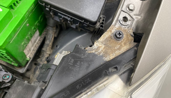 2018 Maruti Dzire ZDI, Diesel, Manual, 91,087 km, Left headlight - Clamp has minor damage