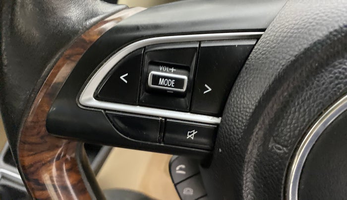 2018 Maruti Dzire ZDI, Diesel, Manual, 91,087 km, Steering wheel - Phone control not functional