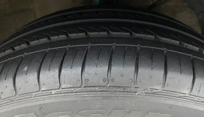 2018 Maruti Dzire ZDI, Diesel, Manual, 91,087 km, Right Front Tyre Tread