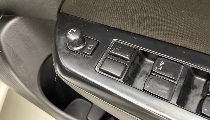 2017 Maruti Swift VXI, Petrol, Manual, 53,730 km, Right front window switch / handle - Child Switch not working for windows