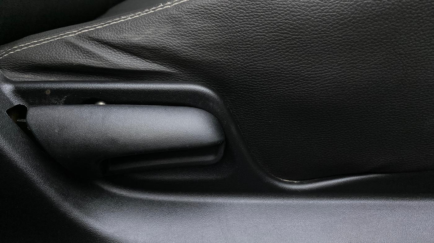 2017 Maruti Swift VXI, Petrol, Manual, 53,730 km, Driver Side Adjustment Panel
