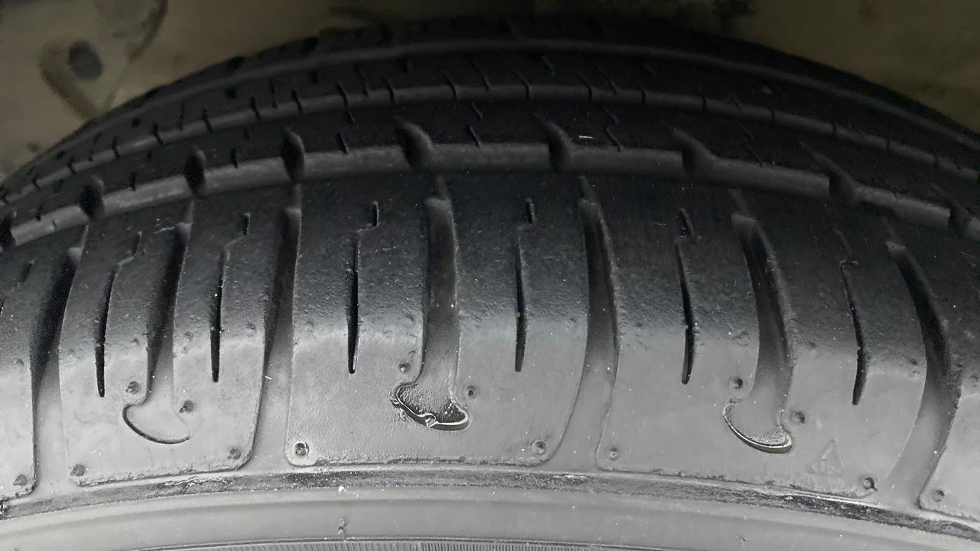 2015 Hyundai Grand i10 ASTA (O) 1.2 KAPPA VTVT, Petrol, Manual, 96,705 km, Left Front Tyre Tread