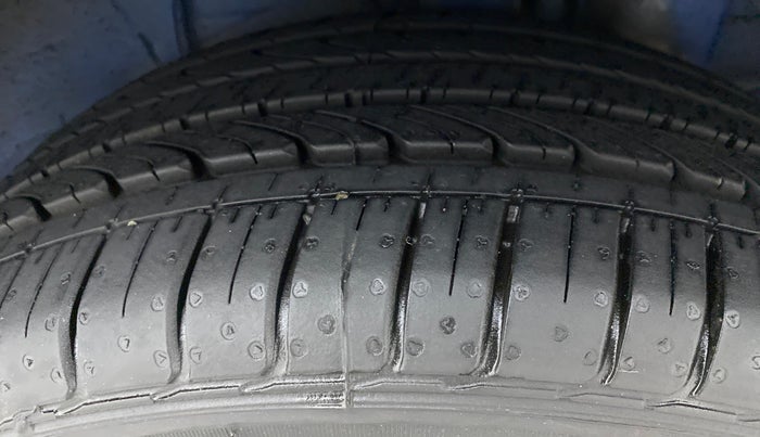2014 Hyundai Elite i20 ASTA 1.2, Petrol, Manual, 65,354 km, Left Rear Tyre Tread