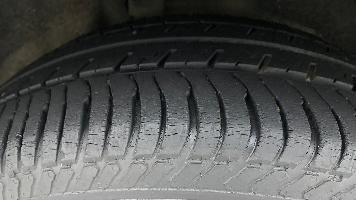 2014 Ford Ecosport TITANIUM 1.5L PETROL AT, Petrol, Automatic, 65,081 km, Right Rear Tyre Tread