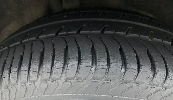 2014 Ford Ecosport TITANIUM 1.5L PETROL AT, Petrol, Automatic, 65,081 km, Right Rear Tyre Tread