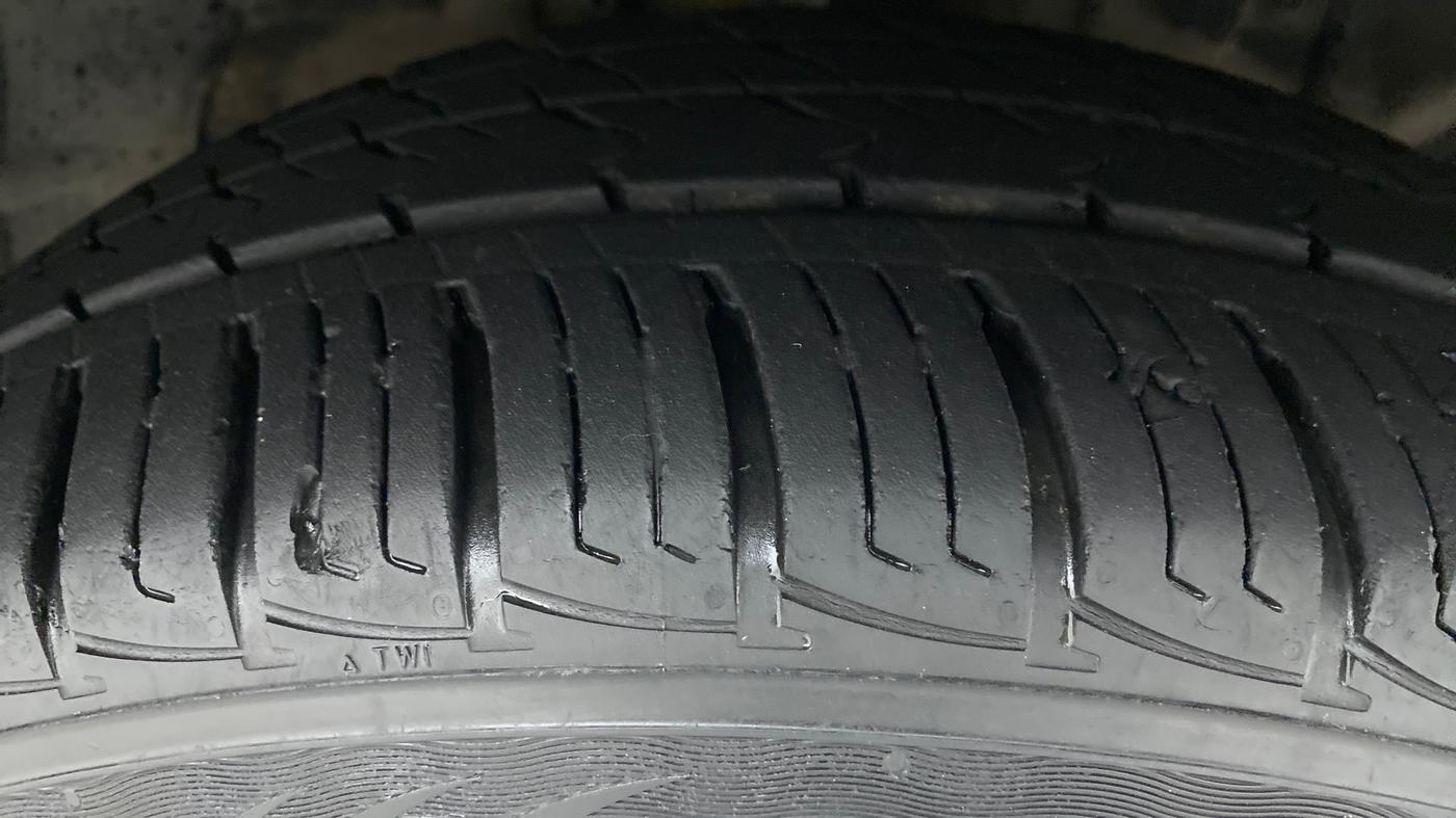2014 Ford Ecosport TITANIUM 1.5L PETROL AT, Petrol, Automatic, 65,081 km, Right Front Tyre Tread