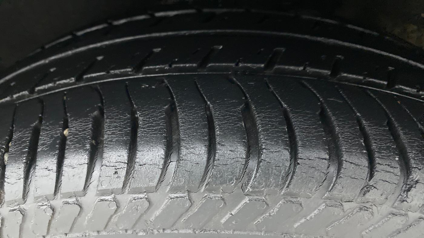 2014 Ford Ecosport TITANIUM 1.5L PETROL AT, Petrol, Automatic, 65,081 km, Left Rear Tyre Tread