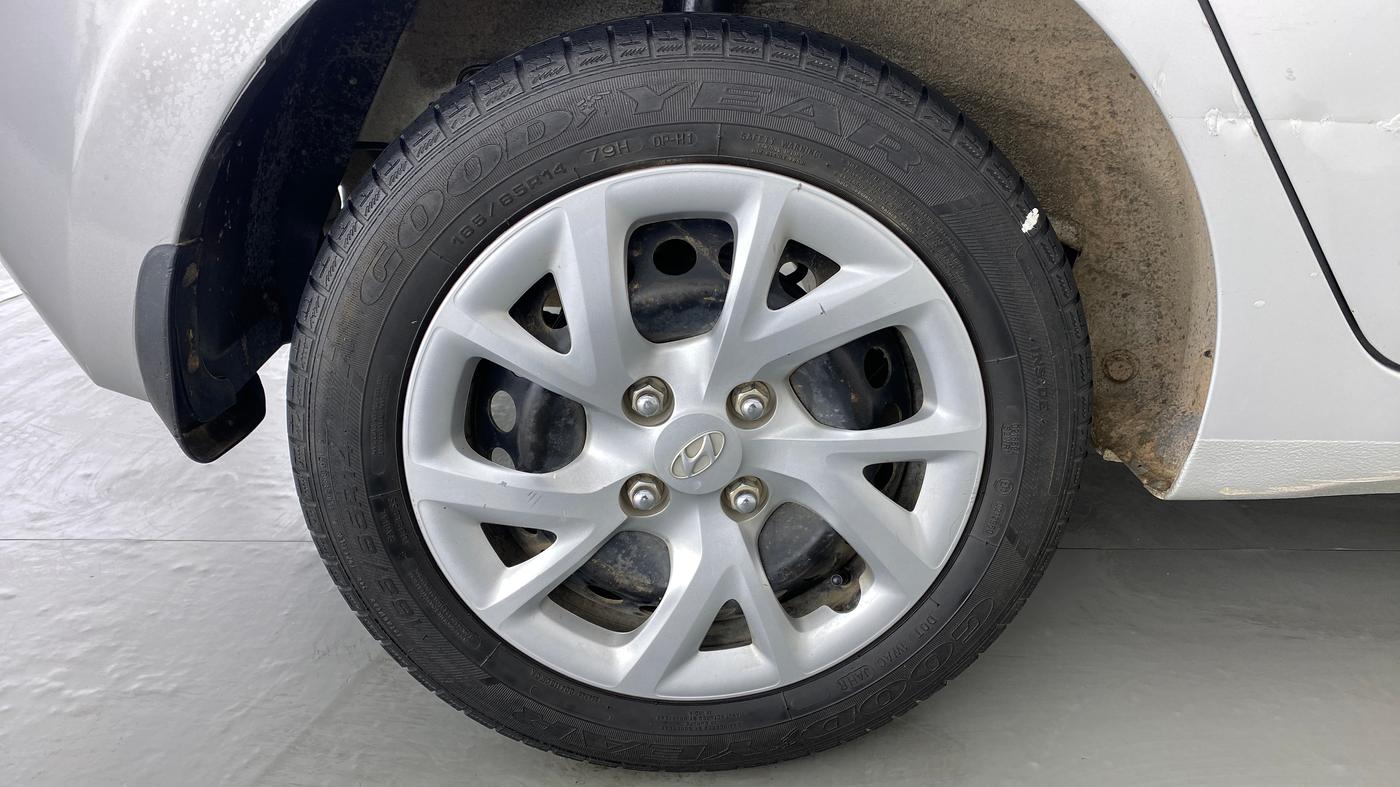 2017 Hyundai Grand i10 SPORTZ (O) 1.2 KAPPA VTVT, Petrol, Manual, 37,646 km, Right Rear Wheel