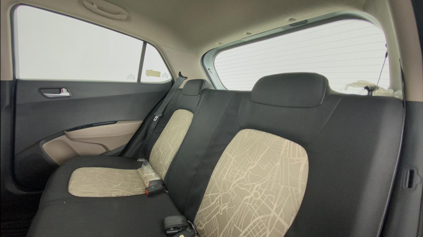 2017 Hyundai Grand i10 SPORTZ (O) 1.2 KAPPA VTVT, Petrol, Manual, 37,646 km, Right Side Rear Door Cabin