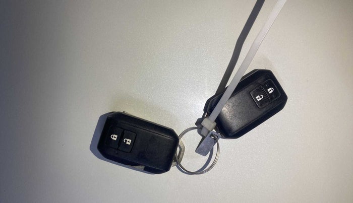 2019 Maruti XL6 ZETA MT, Petrol, Manual, 85,206 km, Lock system - Keyless sensor not working