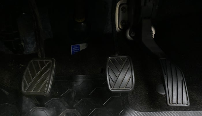 2017 Maruti Swift VXI, Petrol, Manual, 56,657 km, Pedals