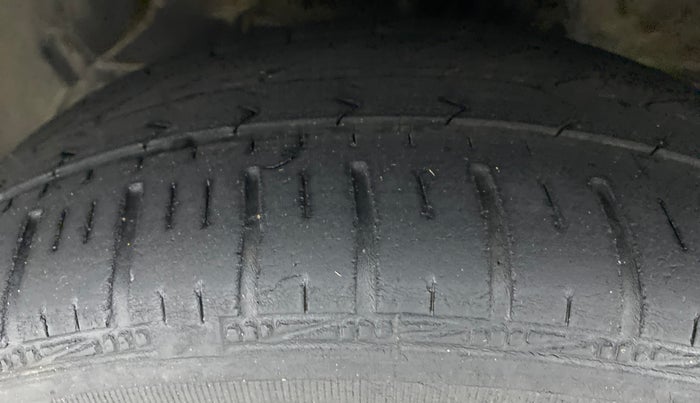 2016 Hyundai Grand i10 ASTA (O) AT 1.2 KAPPA VTVT, Petrol, Automatic, 33,358 km, Left Front Tyre Tread
