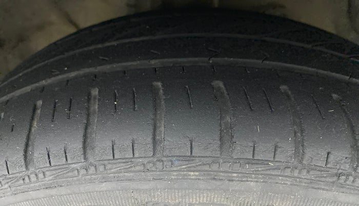 2016 Hyundai Grand i10 ASTA (O) AT 1.2 KAPPA VTVT, Petrol, Automatic, 33,358 km, Right Front Tyre Tread