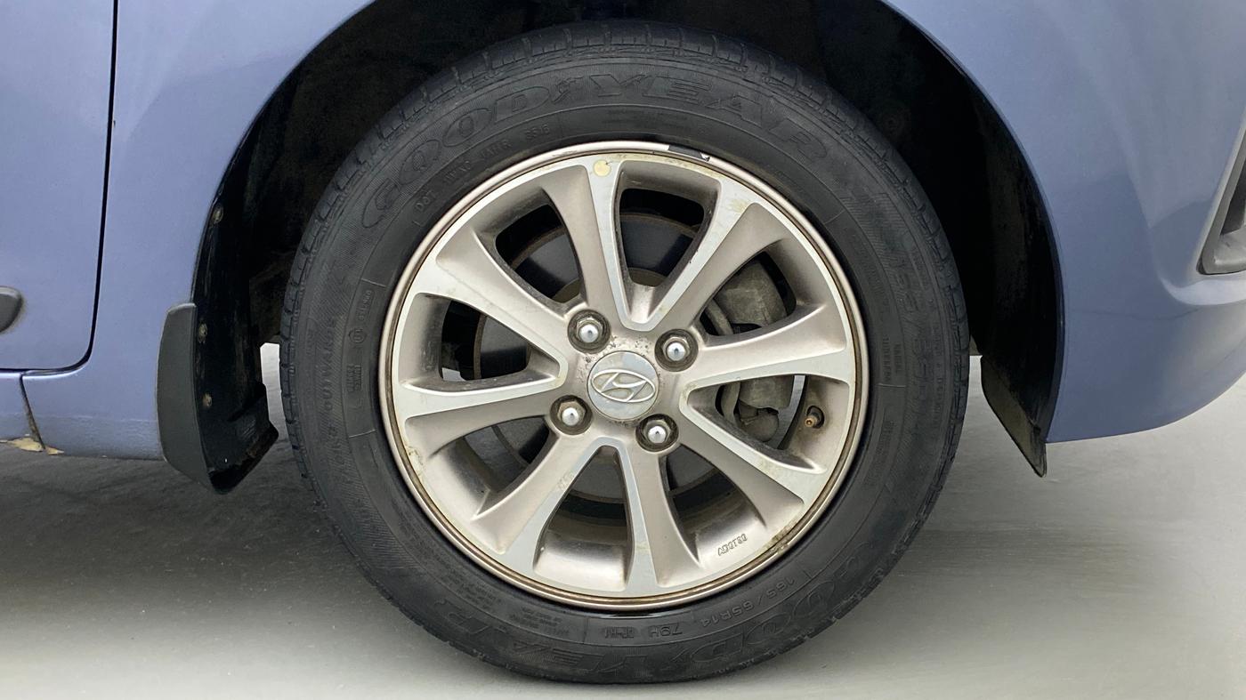 2016 Hyundai Grand i10 ASTA (O) AT 1.2 KAPPA VTVT, Petrol, Automatic, 33,358 km, Right Front Wheel