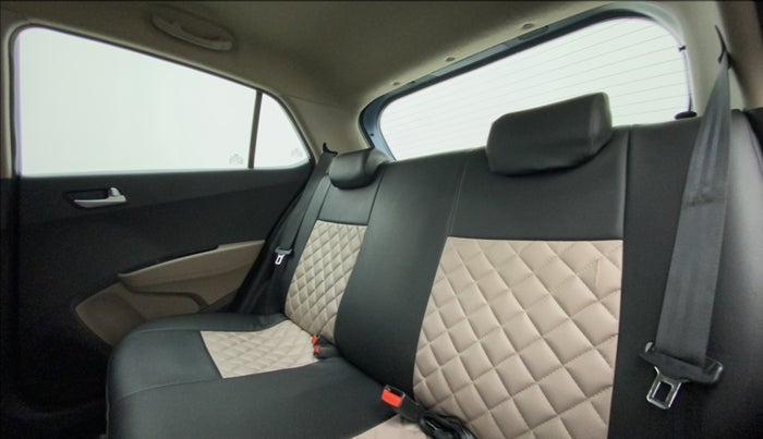 2016 Hyundai Grand i10 ASTA (O) AT 1.2 KAPPA VTVT, Petrol, Automatic, 33,358 km, Right Side Rear Door Cabin
