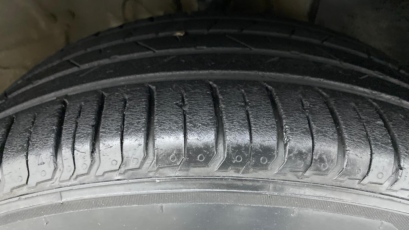 2019 Hyundai VENUE SX 1.0 (O) TURBO, Petrol, Manual, 20,679 km, Right Front Tyre Tread