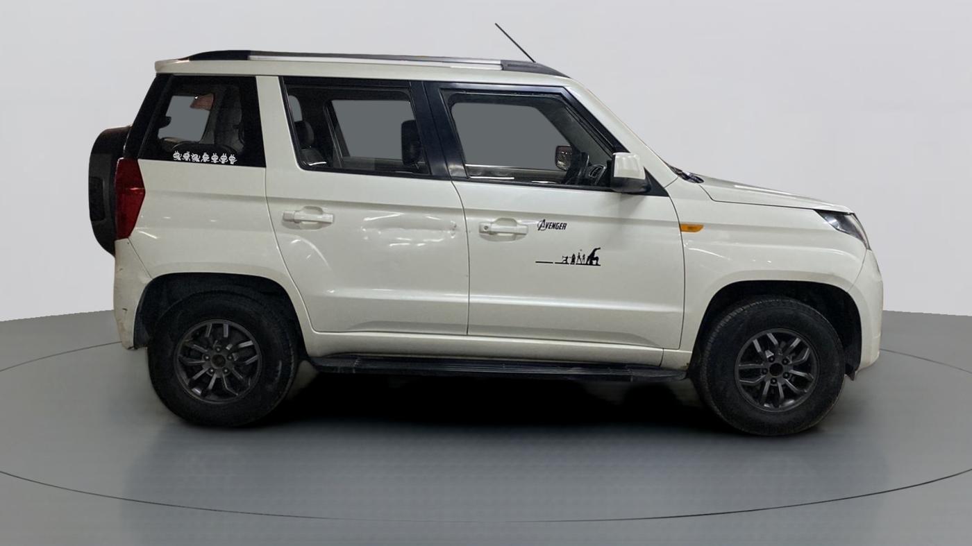 2017 Mahindra TUV300 T10, Diesel, Manual, 90,826 km, Right Side View