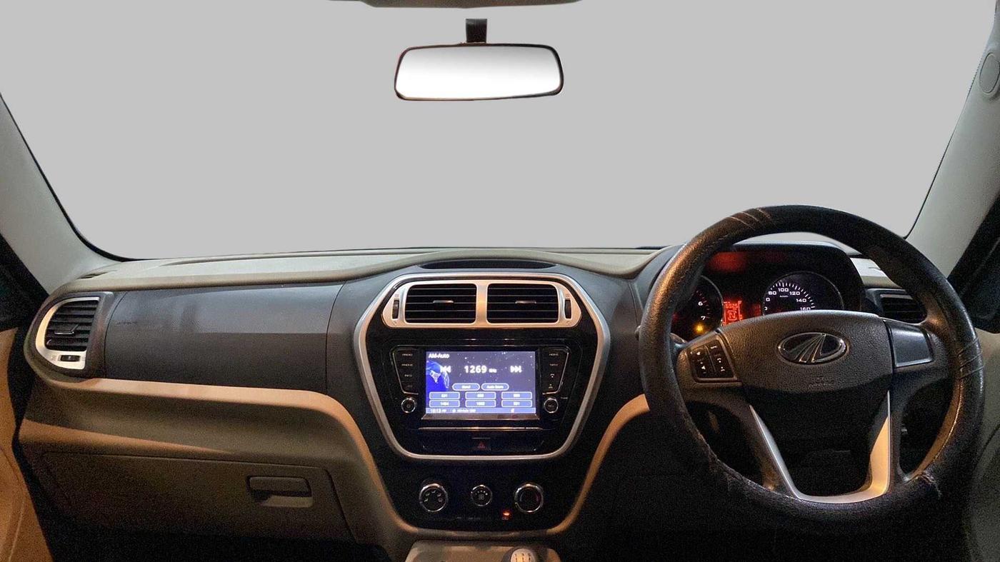 2017 Mahindra TUV300 T10, Diesel, Manual, 90,826 km, Dashboard