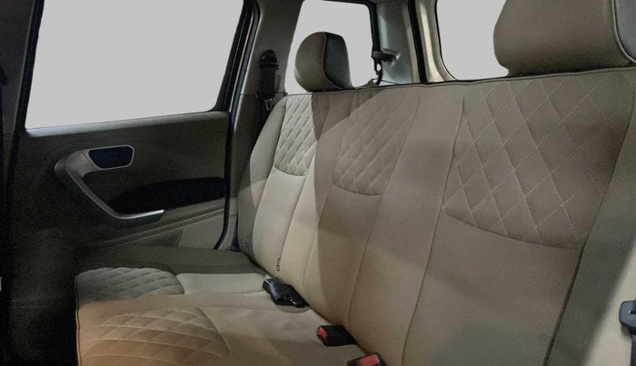 2017 Mahindra TUV300 T10, Diesel, Manual, 90,826 km, Right Side Rear Door Cabin