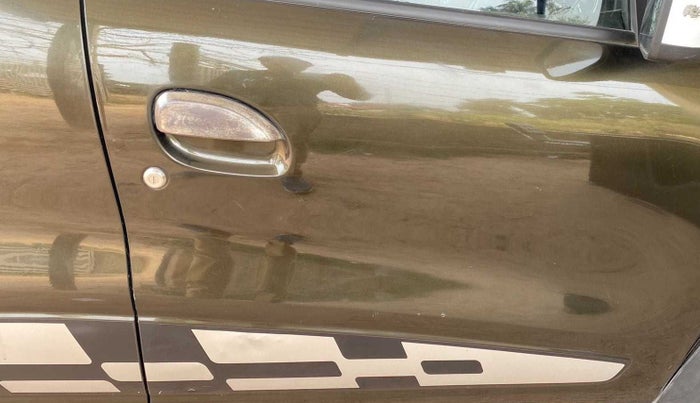 2017 Renault Kwid 1.0 RXL AT, Petrol, Automatic, 56,440 km, Driver-side door - Minor scratches