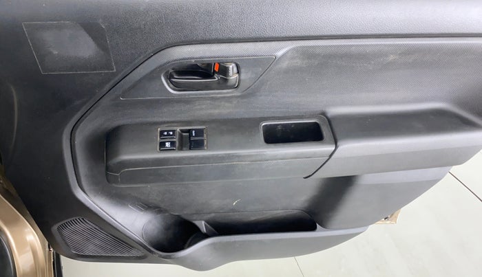2020 Maruti New Wagon-R LXI CNG 1.0, CNG, Manual, 75,415 km, Driver Side Door Panels Control