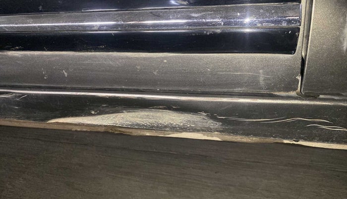 2018 Maruti Swift VXI, Petrol, Manual, 44,625 km, Left running board - Slightly dented