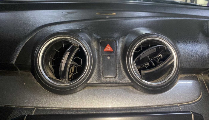 2018 Maruti Swift VXI, Petrol, Manual, 44,625 km, AC Unit - Front vent has minor damage