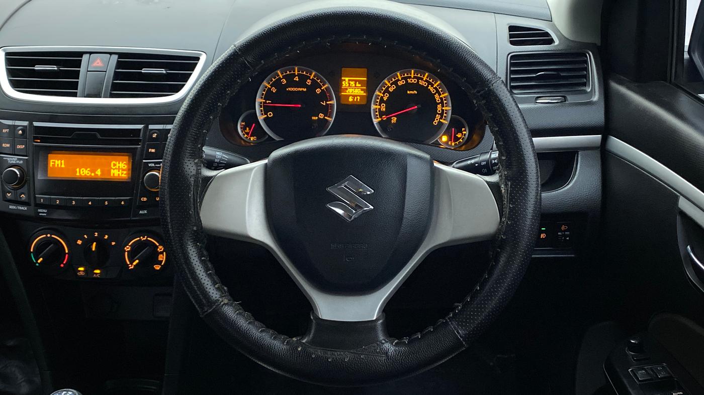 2016 Maruti Swift VXI O, Petrol, Manual, 28,721 km, Steering Wheel Close Up
