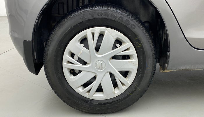 2016 Maruti Swift VXI O, Petrol, Manual, 28,721 km, Right Rear Wheel