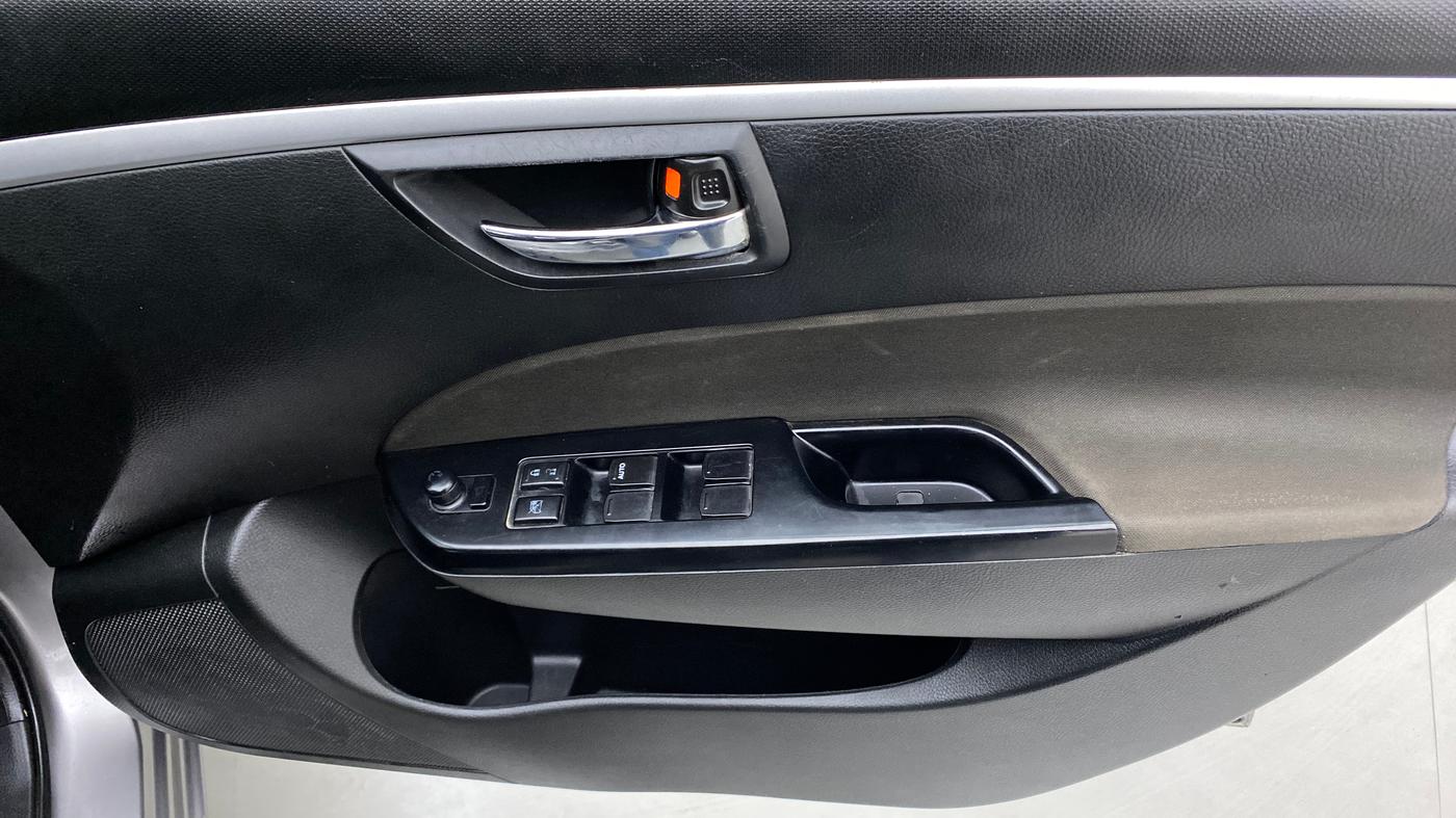 2016 Maruti Swift VXI O, Petrol, Manual, 28,721 km, Driver Side Door Panels Control