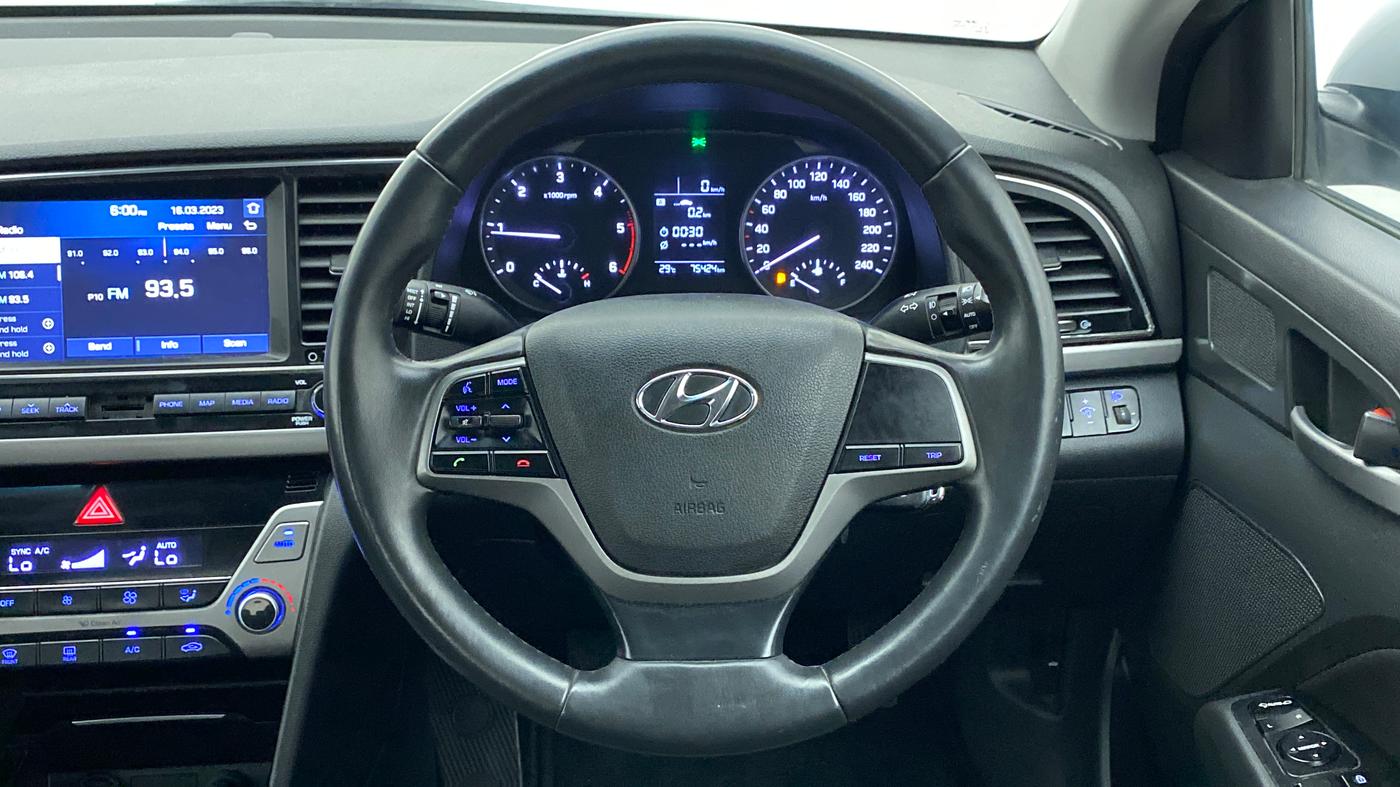 2016 Hyundai New Elantra 1.6 SX MT DIESEL, Diesel, Manual, 75,423 km, Steering Wheel Close Up