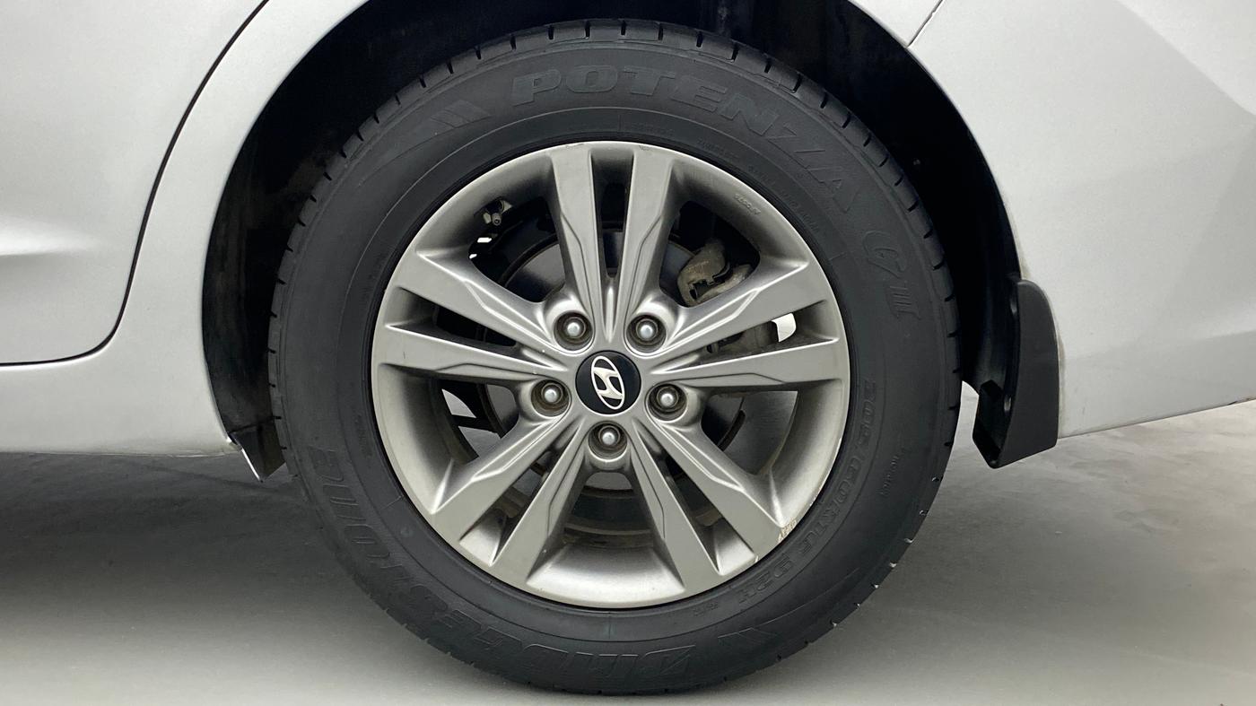 2016 Hyundai New Elantra 1.6 SX MT DIESEL, Diesel, Manual, 75,423 km, Left Rear Wheel
