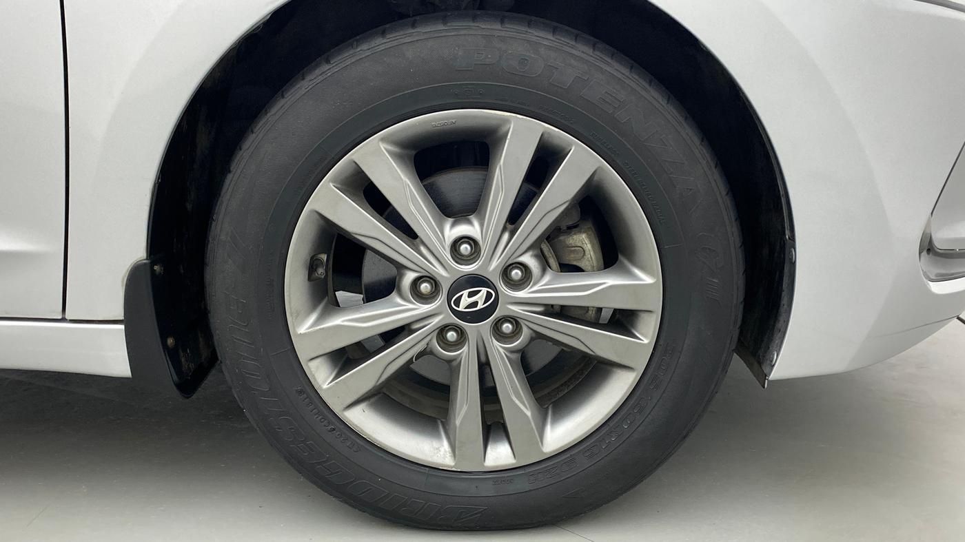 2016 Hyundai New Elantra 1.6 SX MT DIESEL, Diesel, Manual, 75,423 km, Right Front Wheel