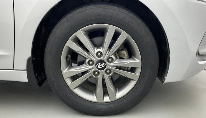 2016 Hyundai New Elantra 1.6 SX MT DIESEL, Diesel, Manual, 75,423 km, Right Front Wheel