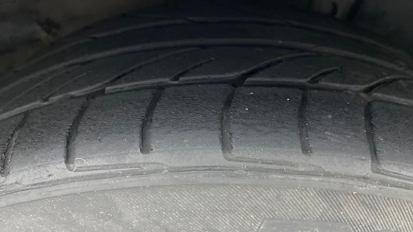 2016 Hyundai New Elantra 1.6 SX MT DIESEL, Diesel, Manual, 75,423 km, Right Front Tyre Tread
