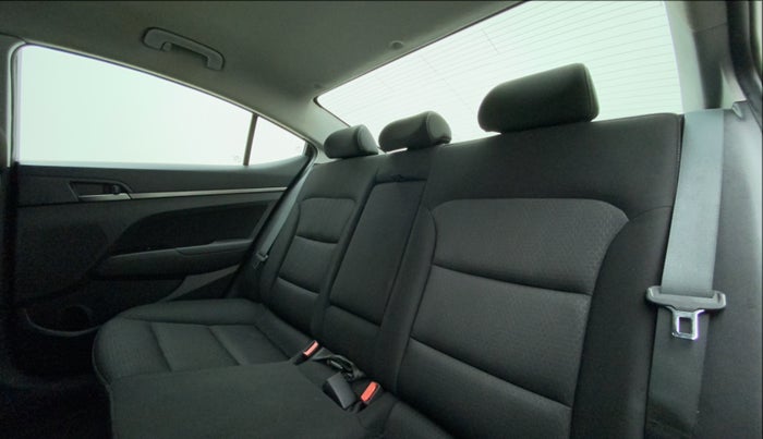 2016 Hyundai New Elantra 1.6 SX MT DIESEL, Diesel, Manual, 75,423 km, Right Side Rear Door Cabin