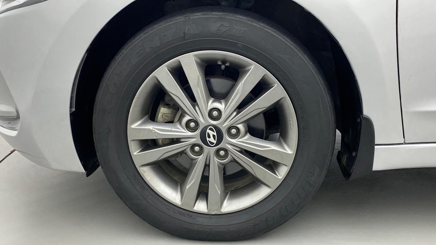 2016 Hyundai New Elantra 1.6 SX MT DIESEL, Diesel, Manual, 75,423 km, Left Front Wheel