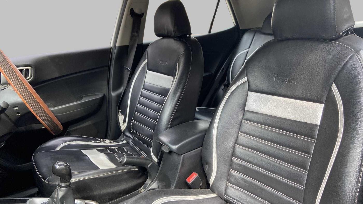 2020 Hyundai VENUE S 1.2, Petrol, Manual, 74,909 km, Right Side Front Door Cabin