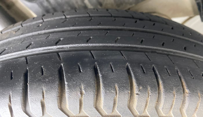 2018 Maruti Swift LDI, Diesel, Manual, 51,264 km, Right Rear Tyre Tread