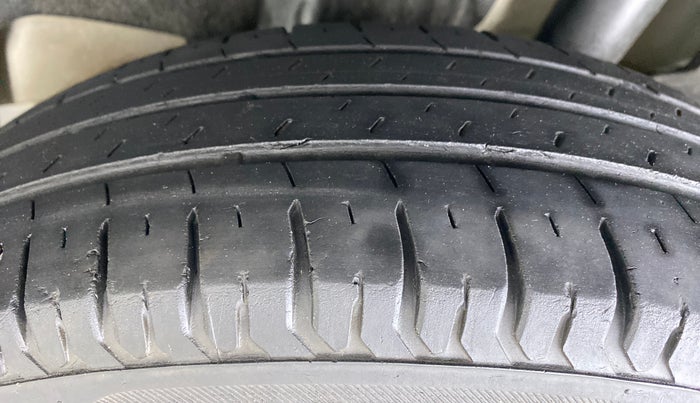 2018 Maruti Swift LDI, Diesel, Manual, 51,264 km, Left Rear Tyre Tread