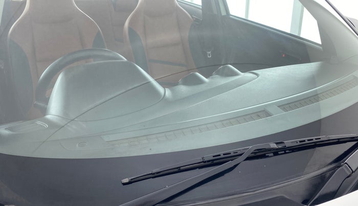 2018 Maruti Swift LDI, Diesel, Manual, 51,264 km, Front windshield - Minor spot on windshield
