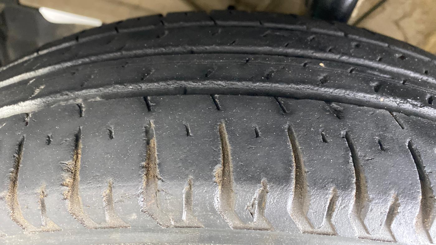 2018 Maruti Swift LDI, Diesel, Manual, 51,264 km, Left Front Tyre Tread