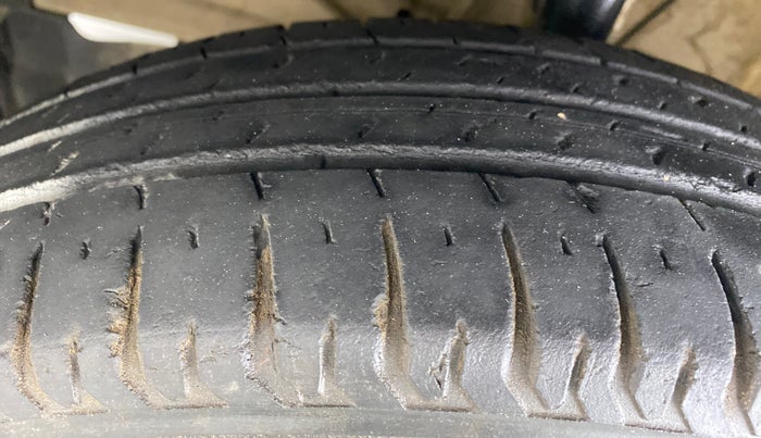 2018 Maruti Swift LDI, Diesel, Manual, 51,264 km, Left Front Tyre Tread