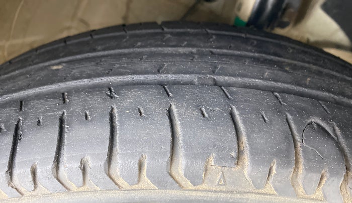 2018 Maruti Swift LDI, Diesel, Manual, 51,264 km, Right Front Tyre Tread