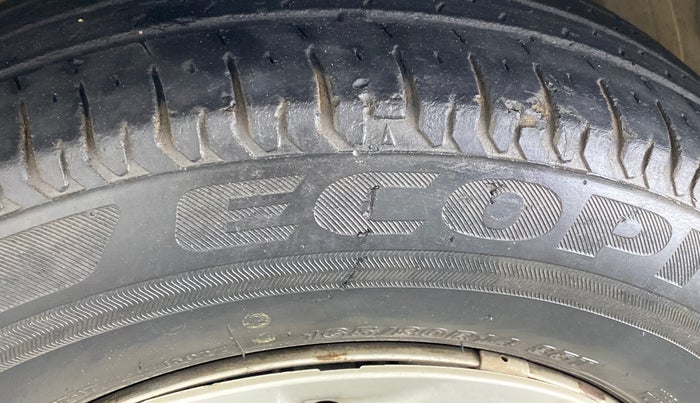 2018 Maruti Swift LDI, Diesel, Manual, 51,264 km, Left front tyre - Minor crack