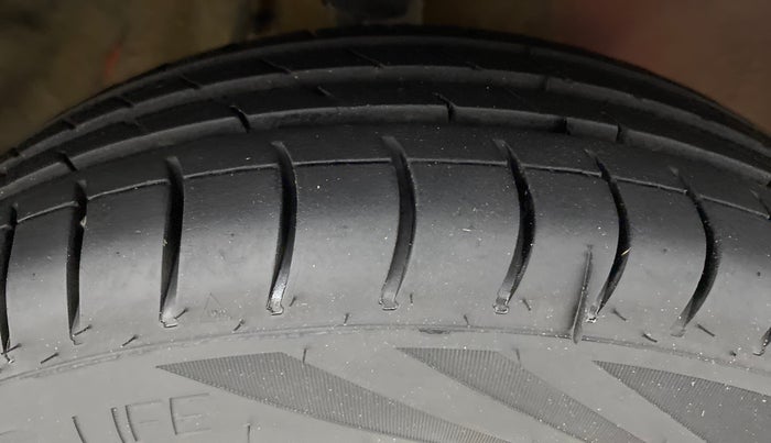 2017 Maruti Alto 800 LXI, Petrol, Manual, 44,069 km, Right Front Tyre Tread