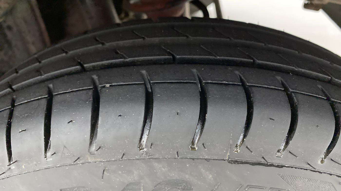 2017 Maruti Alto 800 LXI, Petrol, Manual, 44,069 km, Left Rear Tyre Tread