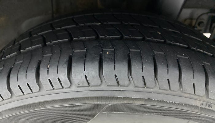 2018 Hyundai Xcent SX 1.2, Petrol, Manual, 74,545 km, Left Rear Tyre Tread