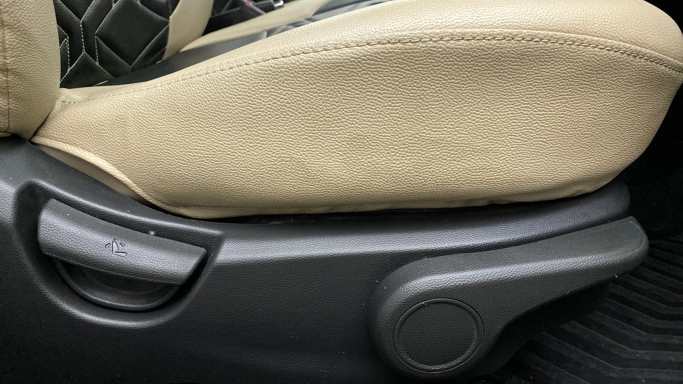2018 Hyundai Xcent SX 1.2, Petrol, Manual, 74,545 km, Driver Side Adjustment Panel