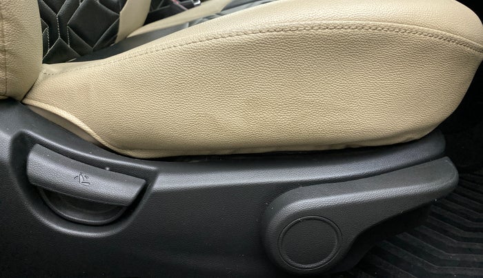 2018 Hyundai Xcent SX 1.2, Petrol, Manual, 74,545 km, Driver Side Adjustment Panel